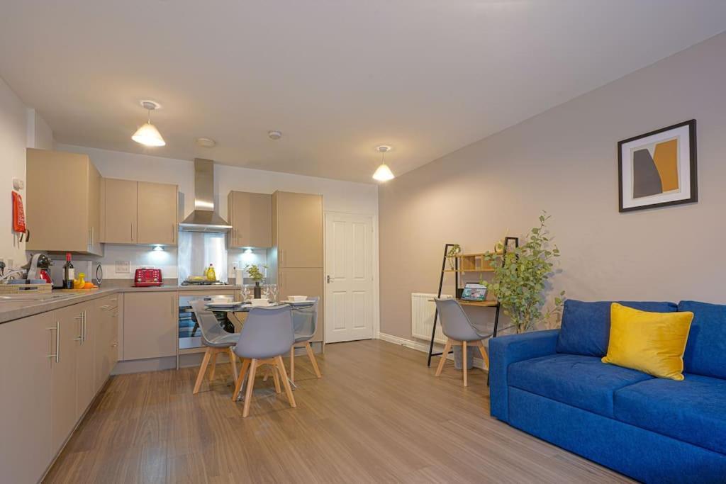Luxury Campbell Park Apartments In Central Mk With Balcony, Free Parking & Smart Tv With Netflix By Yoko Property Milton Keynes Dış mekan fotoğraf
