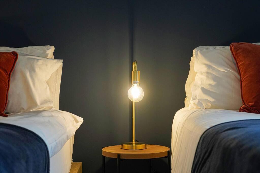 Luxury Campbell Park Apartments In Central Mk With Balcony, Free Parking & Smart Tv With Netflix By Yoko Property Milton Keynes Dış mekan fotoğraf
