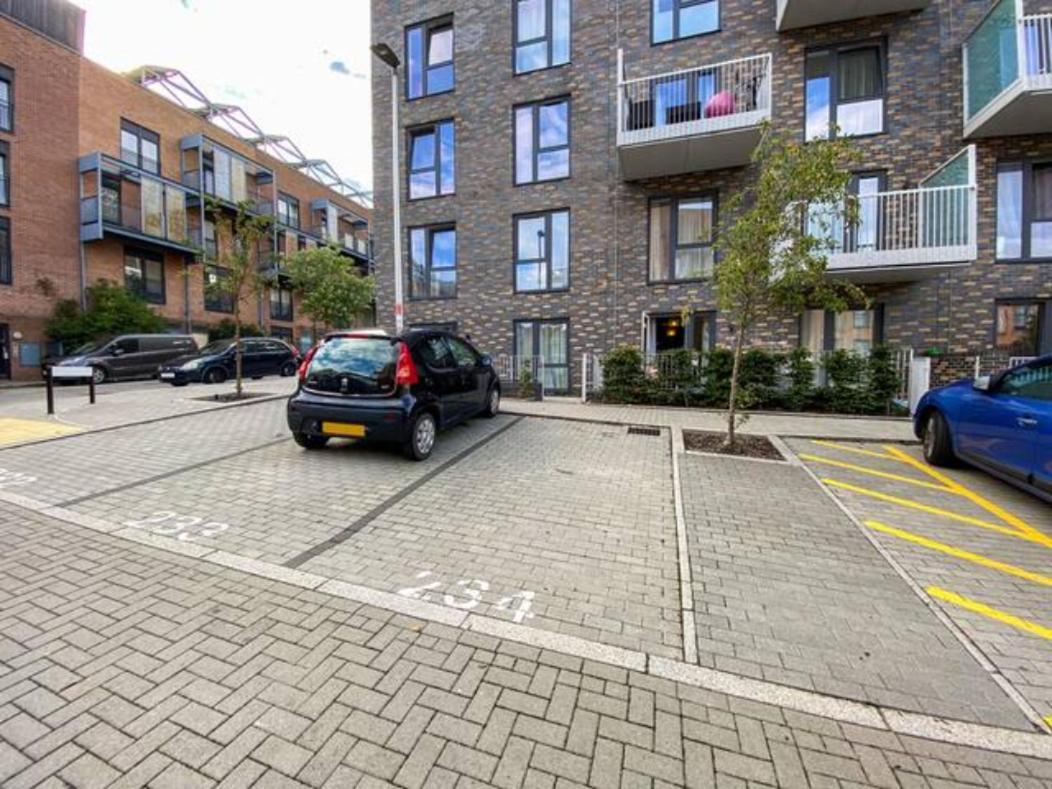 Luxury Campbell Park Apartments In Central Mk With Balcony, Free Parking & Smart Tv With Netflix By Yoko Property Milton Keynes Dış mekan fotoğraf