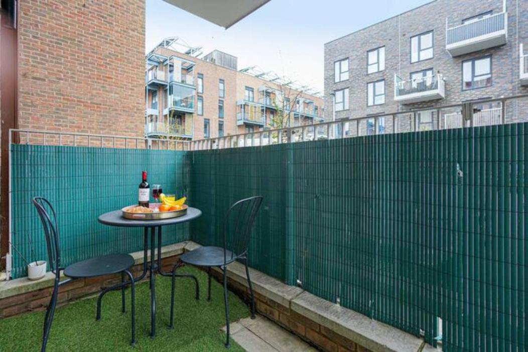 Luxury Campbell Park Apartments In Central Mk With Balcony, Free Parking & Smart Tv With Netflix By Yoko Property Milton Keynes Dış mekan fotoğraf